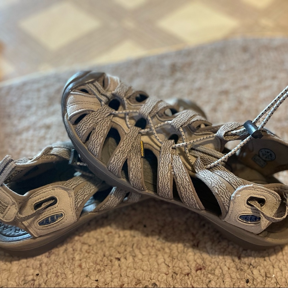 Keen unisex shoes.